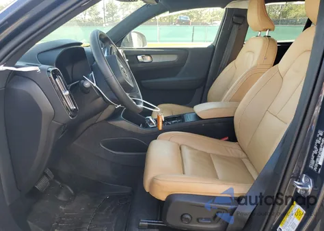 2022 Volvo Xc40 T4 Inscription z USA, uszkodzony, nr VIN YV4AC2HL9N2689003